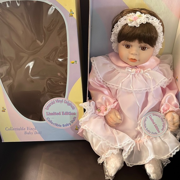 Emerald Vinyl Originals Limited Edition Collectible Baby Doll Cathy - Picture 4 of 6